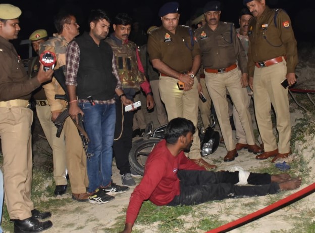 मैनपुरी : थाना दन्नाहार पुलिस द्वारा मुठभेड़ में 20,000₹ का इनामियां घायल।