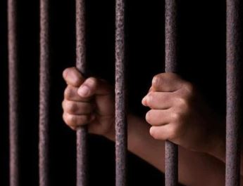 प्रयागराज :जमीनी विवाद में मार-पीट कर लूट का प्रयास करने वाला 01 अभियुक्त थाना होलागढ़ पुलिस टीम द्वारा गिरफ्तार, कब्जे से कुल 48,000/- रूपये व घटना में प्रयुक्त 01 चाकू व अन्य सामान बरामद