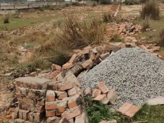 गोसाईंगंज में दो प्लॉट पर चला एलडीए का बुलडोजर, गोमती नगर में 3 कॅमर्शियल बिल्डिंग सील
