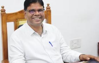 बिजली, नगर निगम, जल निगम और पीडब्ल्यूडी के काम की डीएम ने की समीक्षा, 31 मार्च तक काम पूरा करने का निर्देश