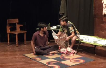तीन किराएदार, नौकर और मकान मालिक की कहानी बहुत मस्त मौला दिखी