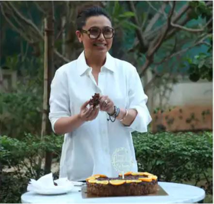 रानी मुखर्जी ने पैपराजी के साथ मनाया अपना 45वां बर्थडे:व्हाइट शर्ट में दिखी बेहद खूबसूरत