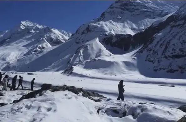 हिमाचल में दुनिया का सबसे ऊंचा क्रिकेट स्टेडियम बनेगा:बर्फीली वादियों में 10235 फीट की ऊंचाई पर चौके-छक्के लगेंगे, 6 महीने बंद रहती इलाके की सड़क