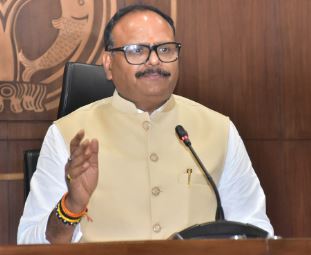 स्वास्थ्य केंद्रों का निर्माण जल्द पूरा करने के दिए ब्रजेश पाठक ने निर्देश, इलाज-जांच की मिलेगी सुविधा