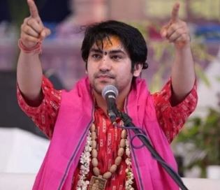 धर्मसभा में भड़काऊ भाषण देने के आरोप में पं. धीरेंद्र शास्त्री के खिलाफ केस दर्ज