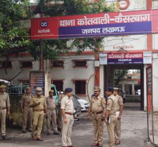 दो महिलाओं ने फ्लैट पर किया कब्जा, फ्लैट बेचने के नाम पर 18 लाख ठगे