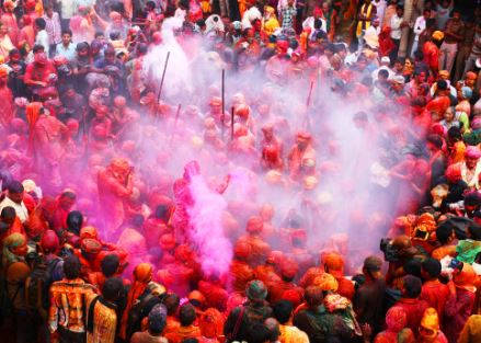 पीलीभीत ; रंगों का पर्व होली नगर व ग्रामीण क्षेत्रों में धूमधाम से मनाया गया