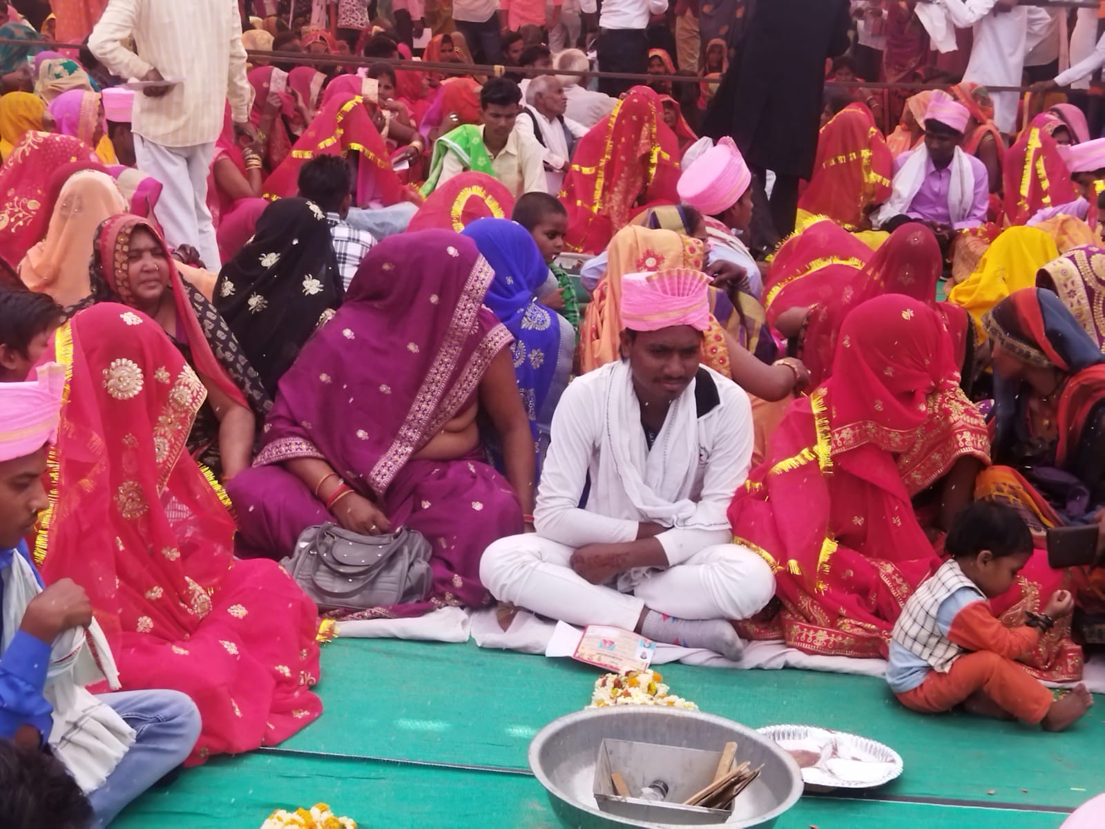 प्रयागराज- समाज कल्याण विभाग द्वारा संचालित मुख्यमंत्री सामूहिक विवाह योजना के अन्तर्गत 300 व्यस्क जोड़ों का सामूहिक विवाह कार्यक्रम हुआ सम्पन्न