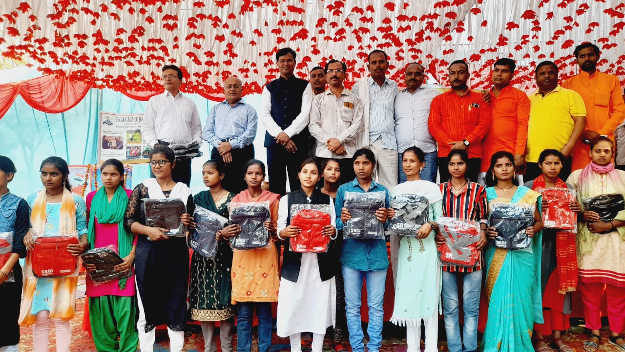 सीतापुर "एकल ग्रामोत्थान फाउंडेशन नैमिषारण्य चित्रकूट जी आर सी के तत्वाधान में किसान मेला सह प्रर्दशनी  का किया गया आयोजन