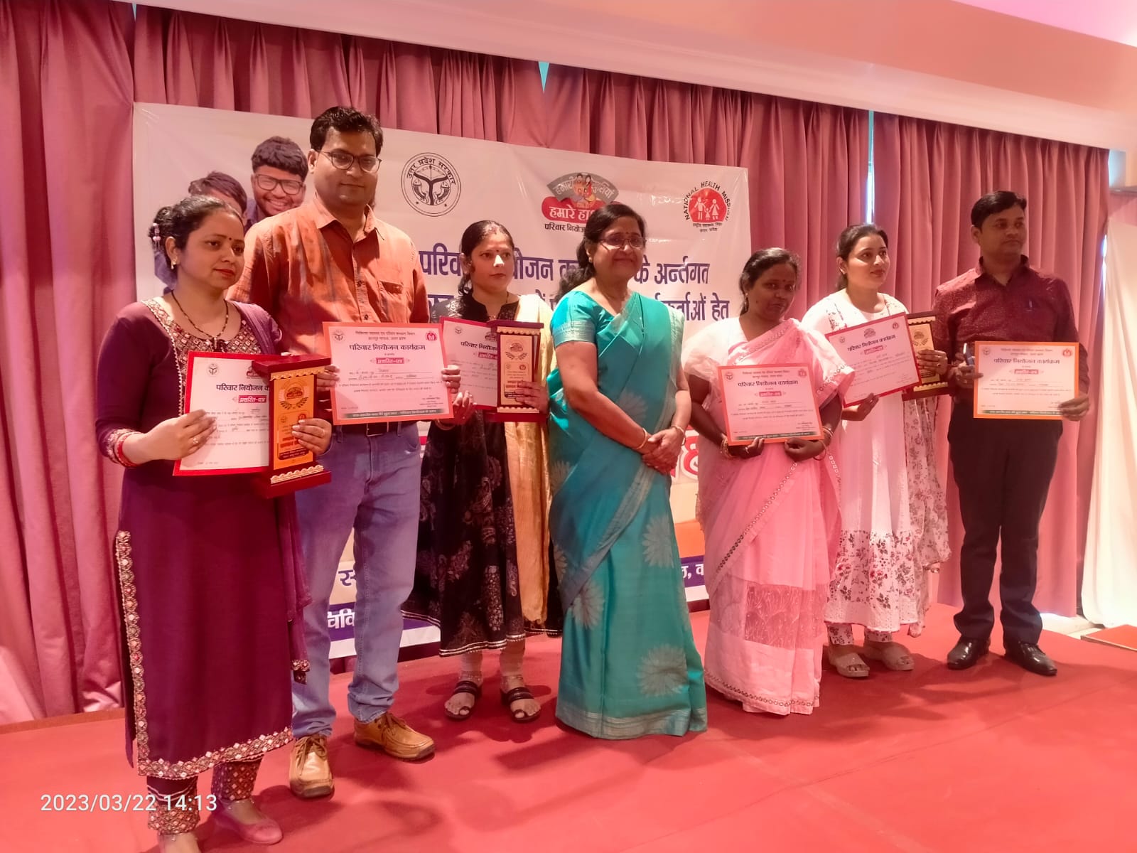 फर्रुखाबाद: उत्कृष्ट सेवा सम्मान से नवाजे गए स्वास्थ्य अधिकारी,आशा बहु,आशा संगिनी एवं सेवा प्रदाता
