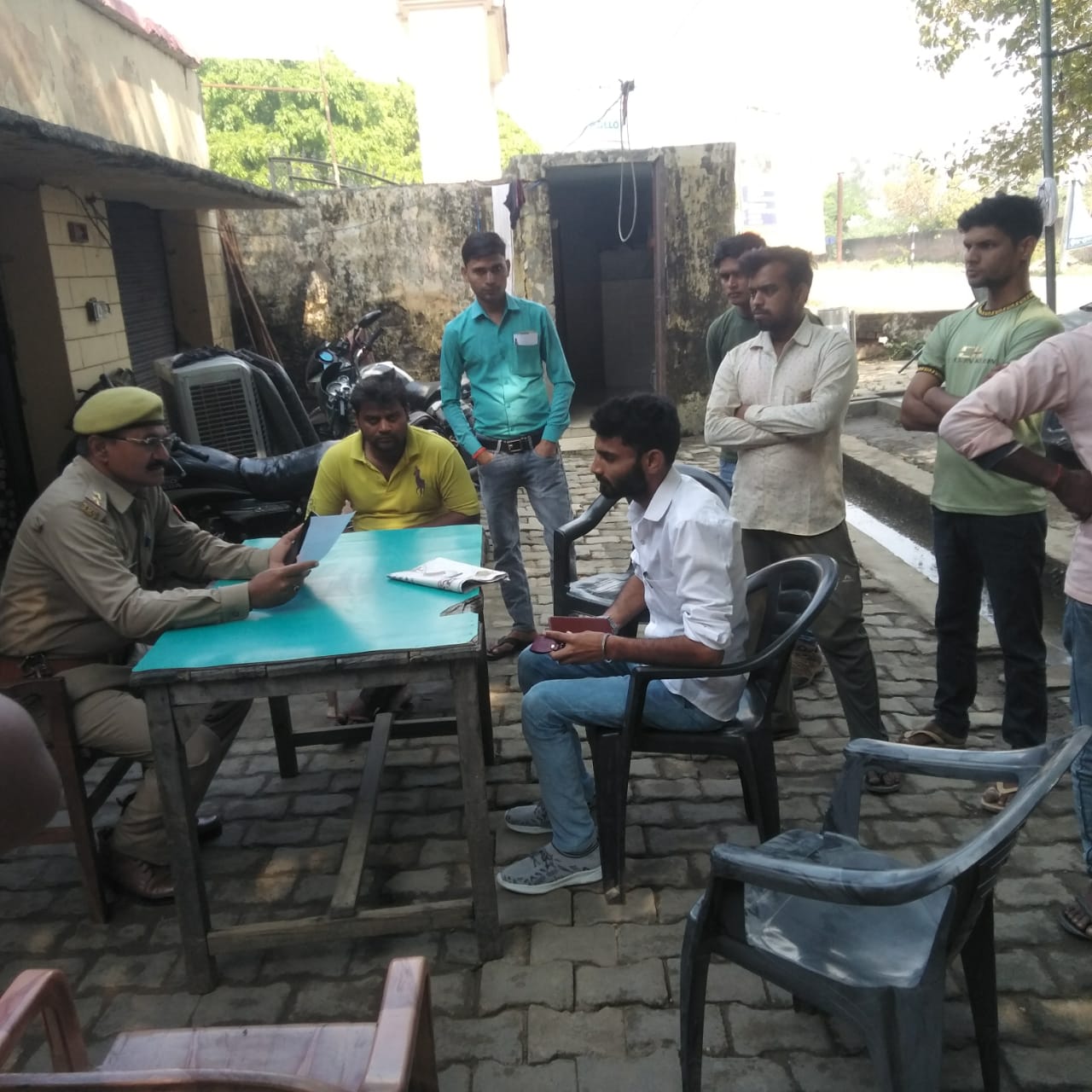 बरेली - अंबेडकर जयंती से पहले अराजक तत्वों द्वारा की गई गांव का माहौल खराब करने की कोशिश।