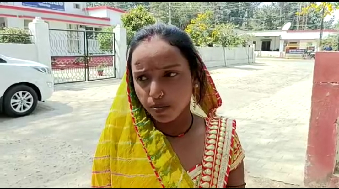 फर्रुखाबाद ; पीड़ित महिला पहुंची एसपी कार्यालय