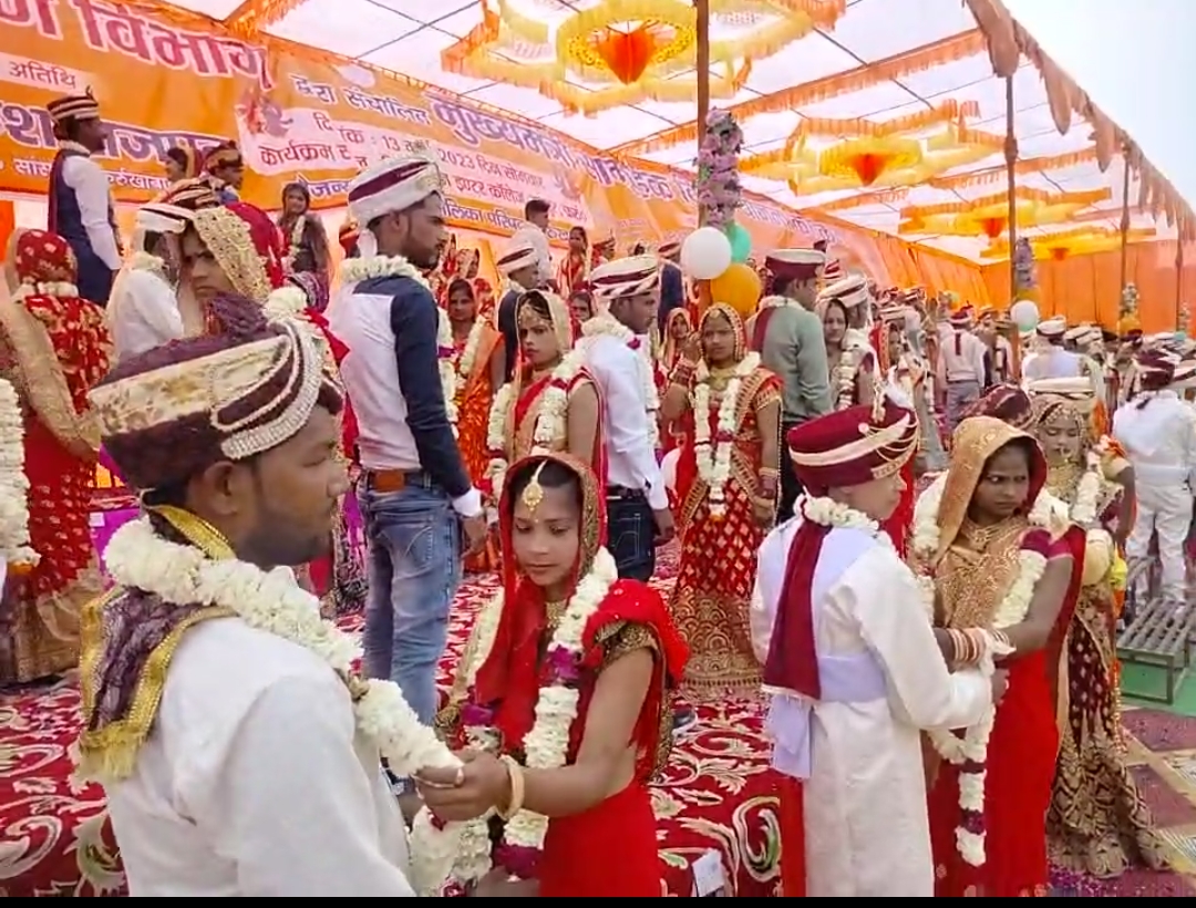 फर्रुखाबाद ; मुख्यमंत्री सामूहिक विवाह समारोह में 125 जोड़ों का विवाह हुआ संपन्न