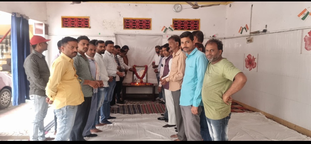 फर्रुखाबाद:राष्ट्रीय लोधी महासभा द्वारा अमर शहीद वीरांगना लोधी अवंती बाई के बलिदान दिवस पर पुष्प अर्पित कर दी श्रद्धांजलि