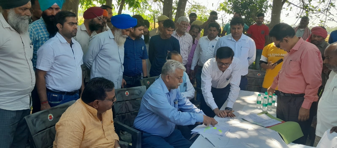 पीलीभीत:  विशेष सलाहकार ने ग्राम भरा पचपेड़ा व बैल्हा की खाली पड़ी भूमि का किया औचक निरीक्षण।