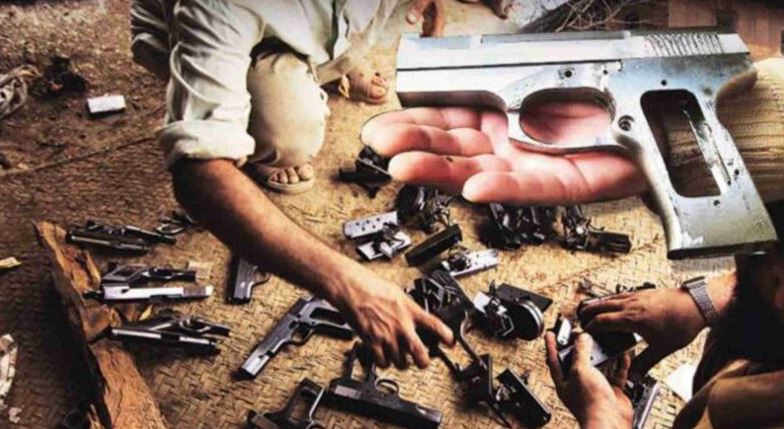 मैनपुरी : निकाय चुनाव में हथियारों की सप्लाई करने के लिए बना रहे थे अवैध असलहे, पुलिस ने दो को दबोचा