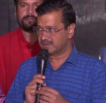LG की केजरीवाल को चिट्ठी, आरोप झूठे और अपमानजनक, सबूत दें वरना कानूनी कार्रवाई