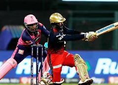 एक तरफ रॉयल चैलेंजर्स बेंगलुरु ने राजस्थान रॉयल्स को 7 रन से हराया, तो वहीं चेन्नई सुपर किंग्स ने कोलकाता नाइट राडर्स को 49 रन से