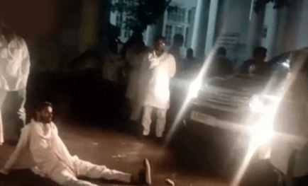 कांग्रेसियों के बीच पार्षद के टिकट के लिए प्रांतीय अध्यक्ष की गाड़ी के आगे लेटे, 90 प्रत्याशियों की लिस्ट जारी