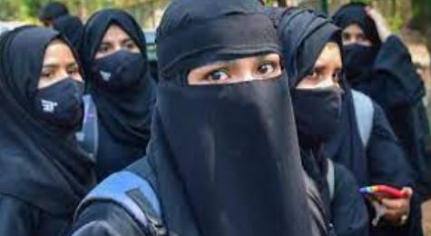 हिजाब बैन का कर्नाटक इलेक्शन पर हुआ असर, 'जो बच्चियां हिजाब पहनकर पढ़ना चाहती हैं, वो घर में हैं।