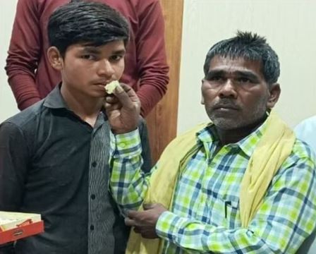उत्तर प्रदेश बोर्ड रिजल्ट : मैनपुरी में रिक्शाचालक का बेटा बना जिला टॉपर, तीन वर्ष का था, मां की हो गई थी मौत