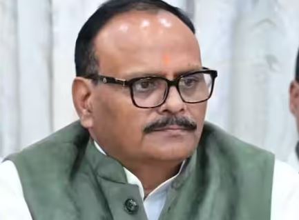अस्पताल पर उप मुख्यमंत्री ब्रजेश पाठक ने कसा सिकंजा, बंद मिले तो प्रभारी चिकित्सा अधिकारी पर गिरेगी गाज