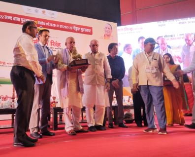 यूपी के दूध उत्पादकों को दिया गया नन्द बाबा और गोकुल पुरस्कार,इंदिरा गाँधी प्रतिष्ठान में उमड़ी भीड़