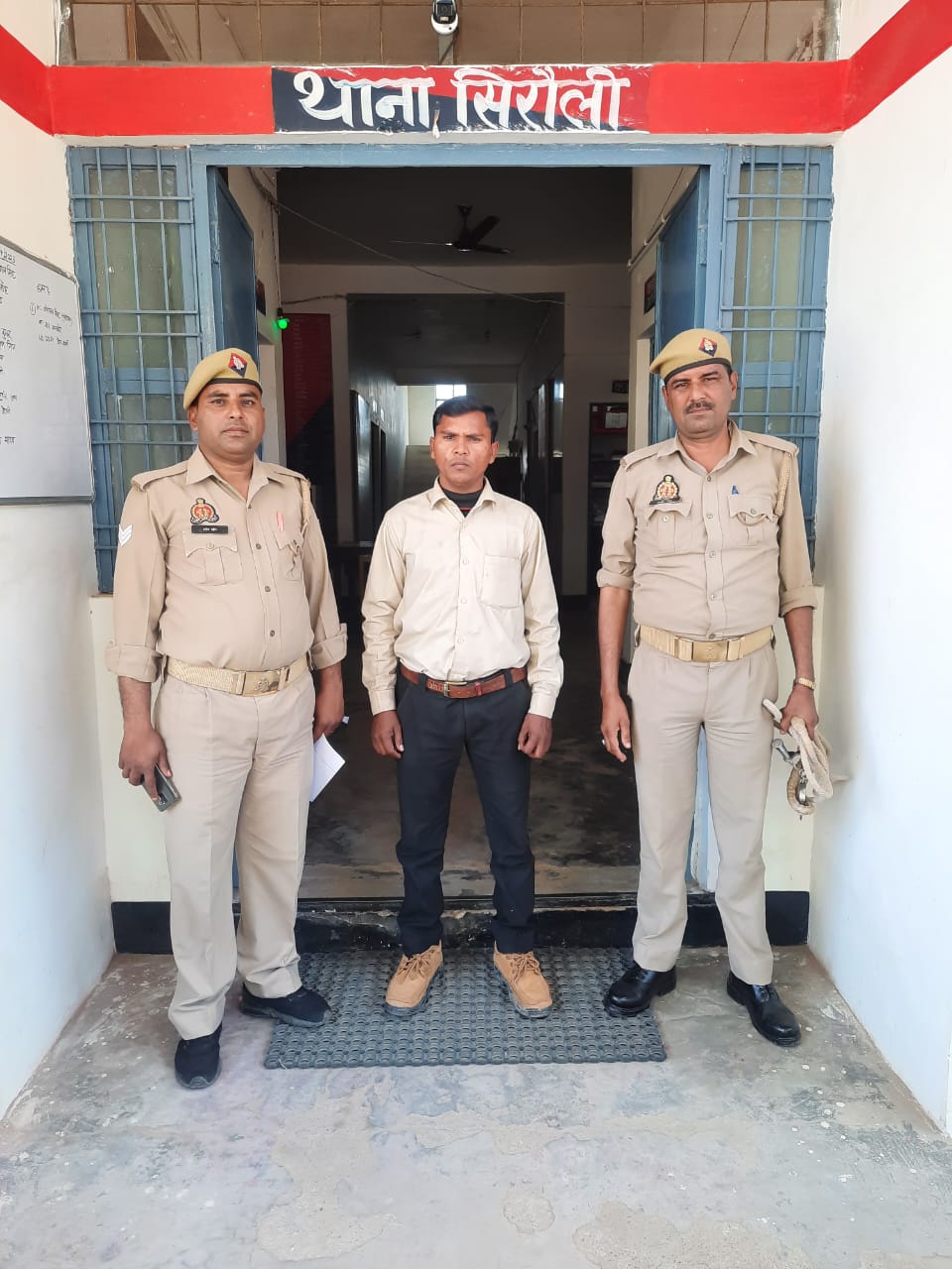 बरेली - सिरौली थाना पुलिस ने एक वांछित चल रहे अभियुक्त को गिरफ्तार कर भेजा जेल।