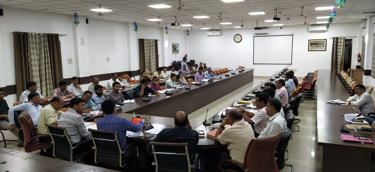 प्रयागराज- जिलाधकारी/ जिला निर्वाचन अधिकारी ने नगरीय निकाय निर्वाचन 2023 की तैयारियों के संबंध में नोडल/ प्रभारी अधिकारियों के साथ की बैठक