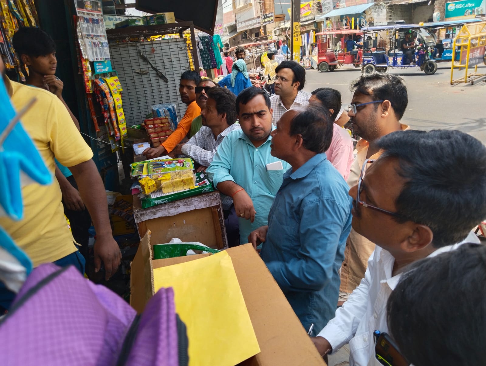 फर्रुखाबाद:अभियान चलाकर तम्बाकू प्रेमियों से वसूला गया जुर्माना सार्वजनिक स्थानों पर तम्बाकू बेचना और सेवन गैर कानूनी