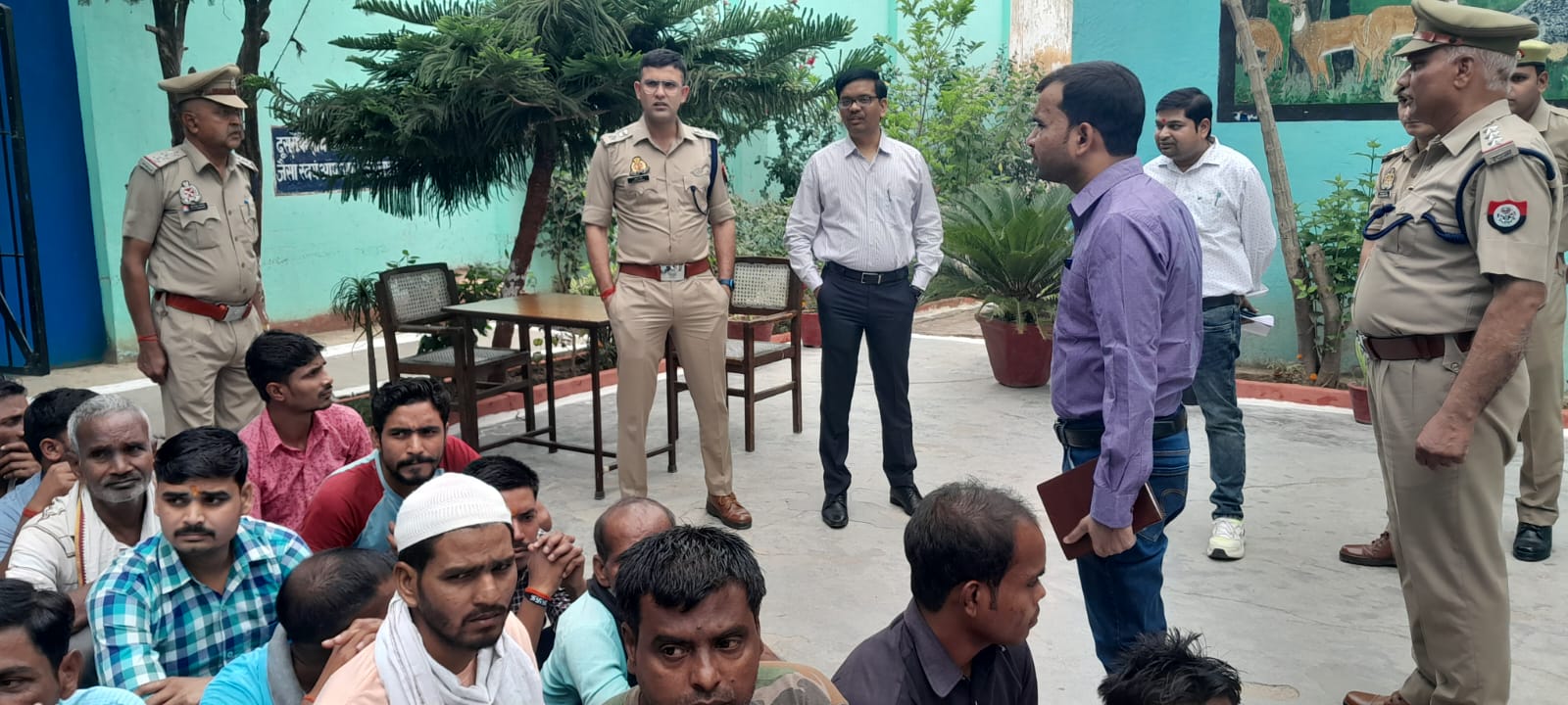 पीलीभीत :जिलाधिकारी एवं पुलिस अधीक्षक द्वारा जिला कारागार का किया औचक निरीक्षण।