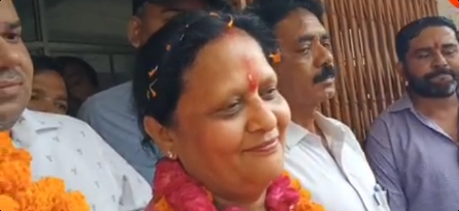 फर्रुखाबाद:बसपा प्रत्याशी वत्सला अग्रवाल ने किया नामांकन
