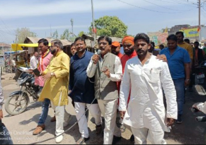 कुशीनगर - चक्रवर्ती सम्राट अशोक मौर्य की जयंती पर नगर पंचायत सेवरही में निकाली गई भव्य शोभा यात्रा