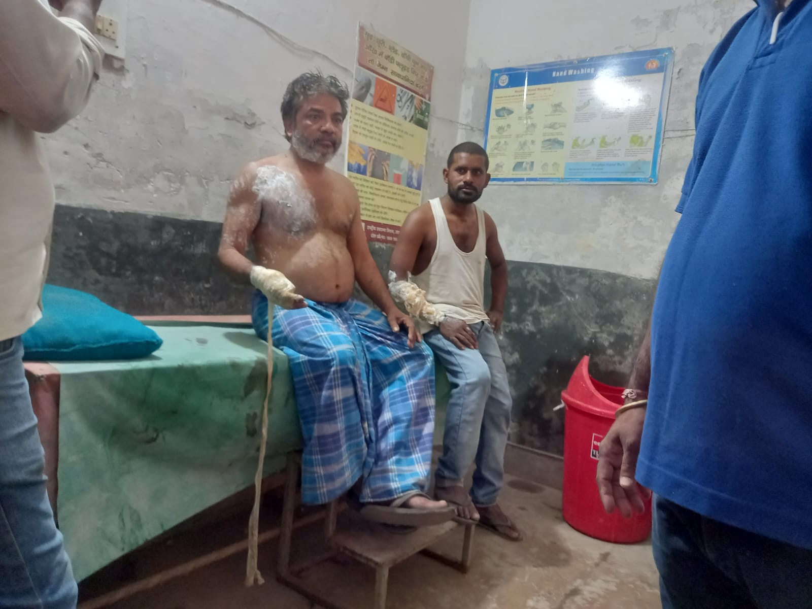 गाजीपुर:शॉर्ट सर्किट के कारण दुकान में लगी आग लाखों का नुकसान