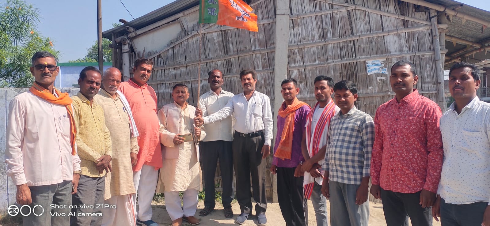कुशीनगर:भारतीय जनता पार्टी के प्रभारी प्रहलाद केसरी की उपस्थिति में स्थापना दिवस मनाया गया