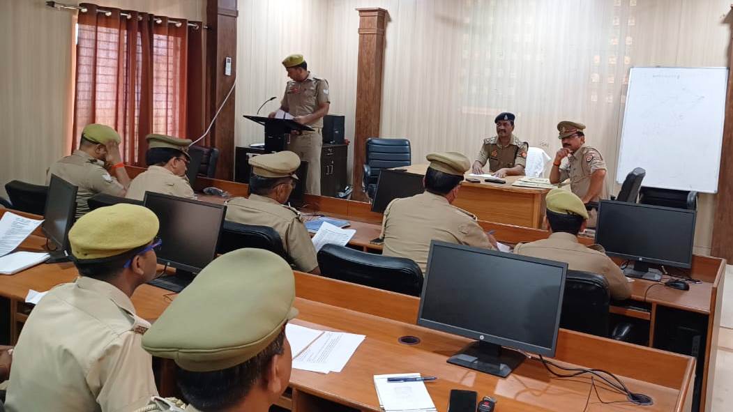 पीलीभीत:अपर पुलिस अधीक्षक ने समस्त थानों पर नियुक्त IGRS टीम के साथ मीटिंग कर आवश्यक निर्देश दिए