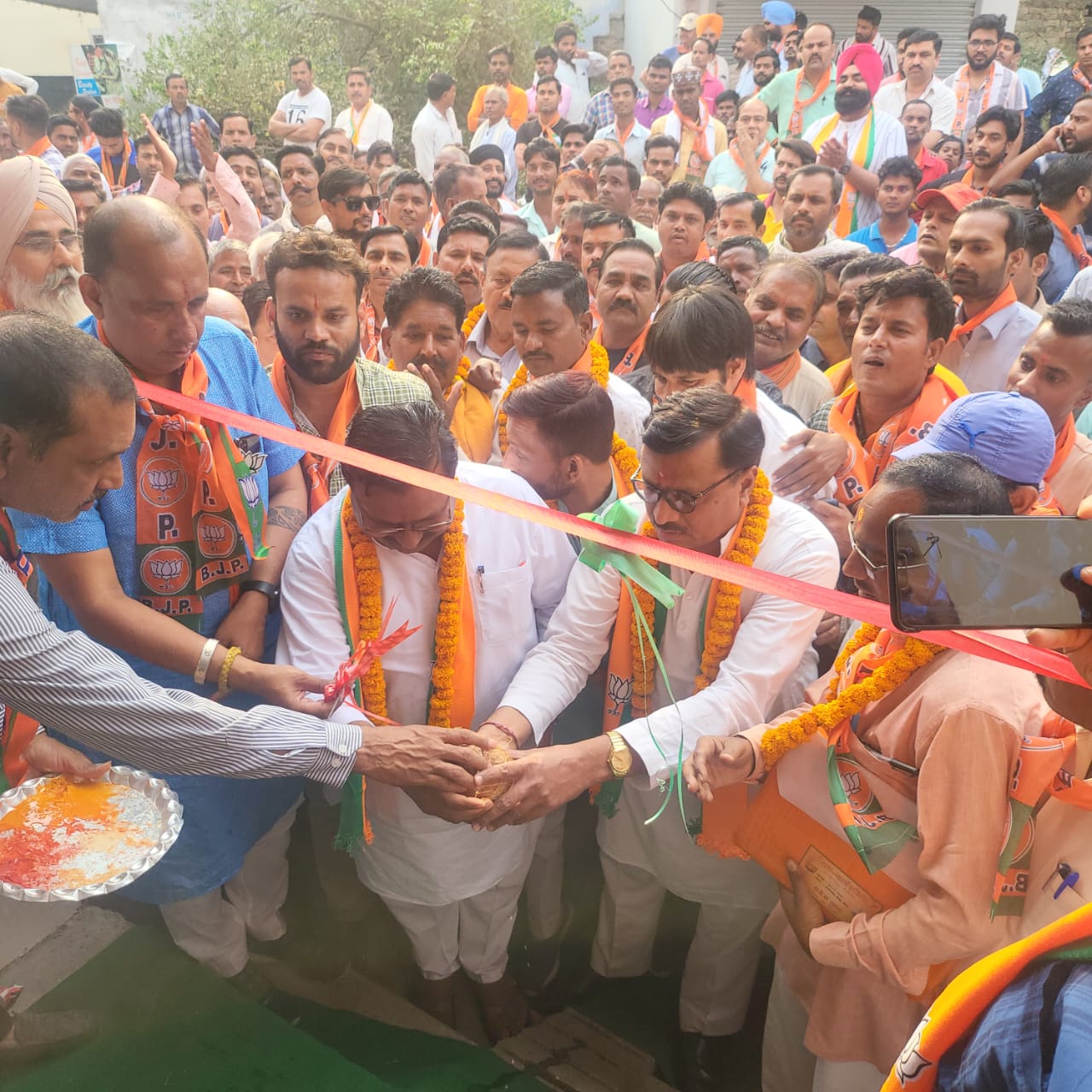 पूरनपुर/ पीलीभीत :नगर निकाय चुनाव कार्यालय का विधायक ने किया उद्घाटन