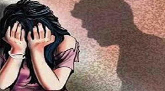 मैनपुरी में युवक ने मंदिर के पास बुलाकर वारदात को दिया अंजाम, विरोध करने पर उसे जान से मारने की धमकी दी