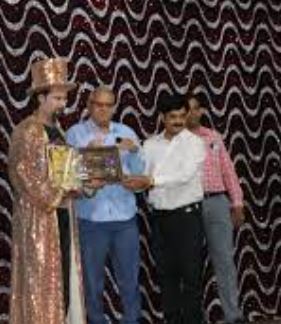 चारबाग स्थित रविंद्रालय में जादूगर सिकंदर को मिला अवार्ड, पढ़िए रिपोर्ट