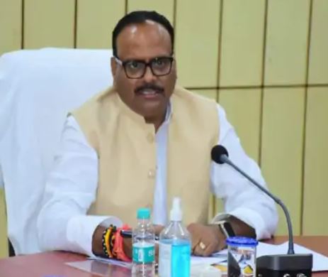 सीएम ब्रजेश पाठक के निर्देश पर दो डॉक्टर बर्खास्त, पढ़िए खबर