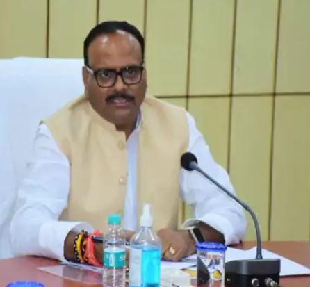 सरकारी अस्पतालों में दवाओं और जांच के पर्याप्त इंतजाम करें : बृजेश पाठक