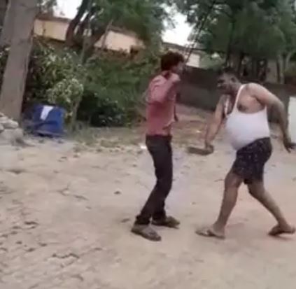 युवक की पिटाई पर कहा-अच्छा हुआ दरोगा जी के पास बेल्ट है, थार या बुल्डोजर नहीं : अखिलेश