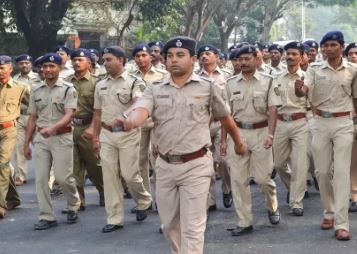 प्रयाग बॉर्डर पर शाइस्ता की तलाश में पुलिस अलर्ट, 72 दिन में 4 राज्यों में छापेमारी