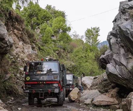 राजौरी में एनकाउंटर, 5 जवान शहीद, मोबाइल इंटरनेट बंद