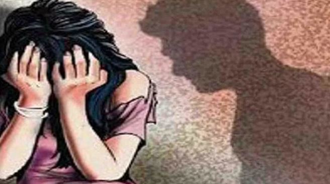 मैनपुरी में शादी का झांसा देकर दो वर्षों तक किया यौन शोषण । अब शादी से इंकार कर रहा है। पीड़िता ने थाने में तहरीर देकर कार्रवाई की मांग की।