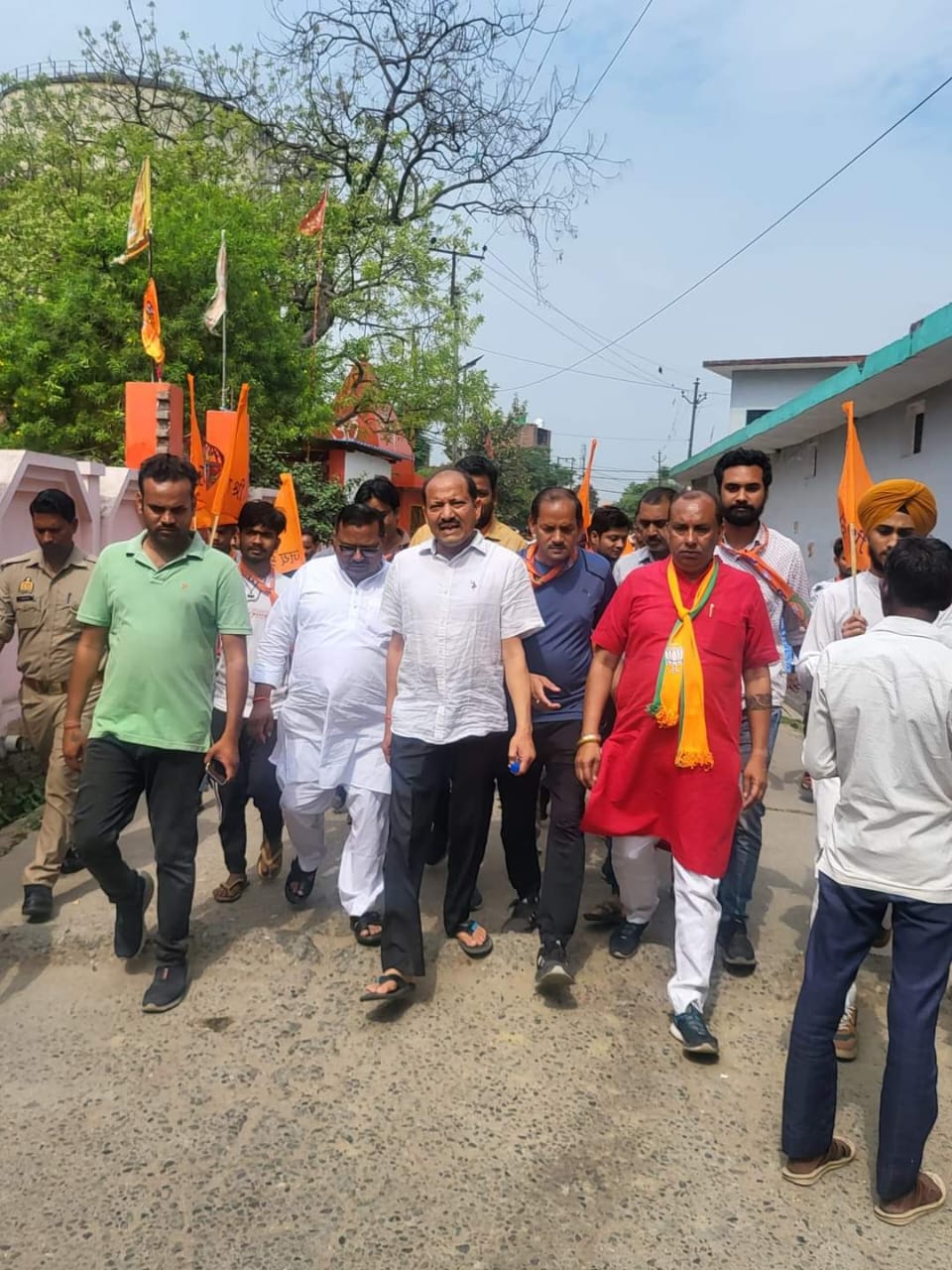 पीलीभीत :विधायक बाबूराम पासवान ने भाजपा प्रत्याशी शैलेंद्र गुप्ता के समर्थन में जनसंपर्क कर वोट मांगे