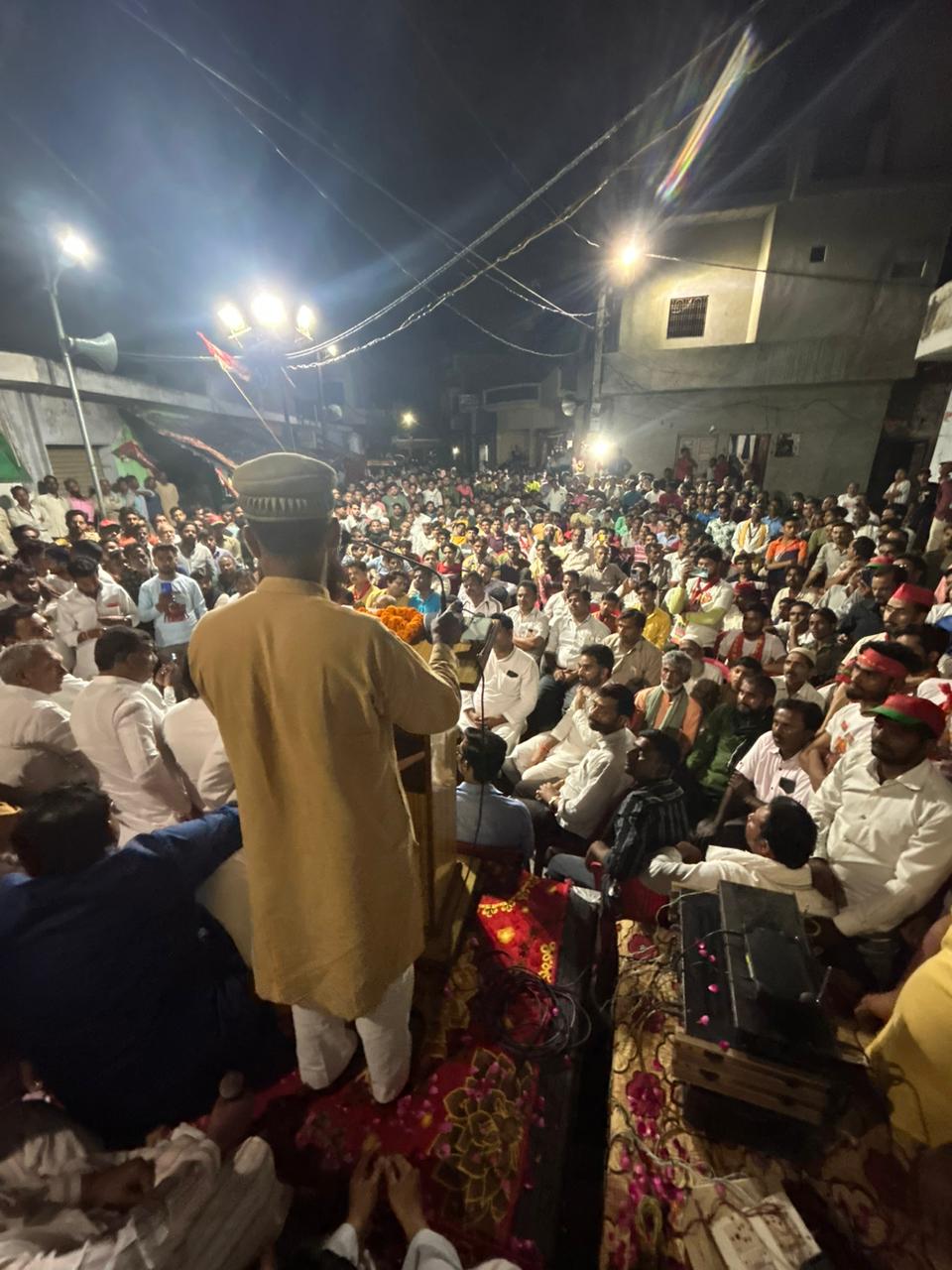 बरेली - आंवला नगर पालिका में सपा प्रत्याशी सैयद आबिद अली बीजेपी प्रत्याशी संजीव सक्सेना पर पढ़ रहे भारी सैयद आबिद अली को  मिला अपार जनाधार।