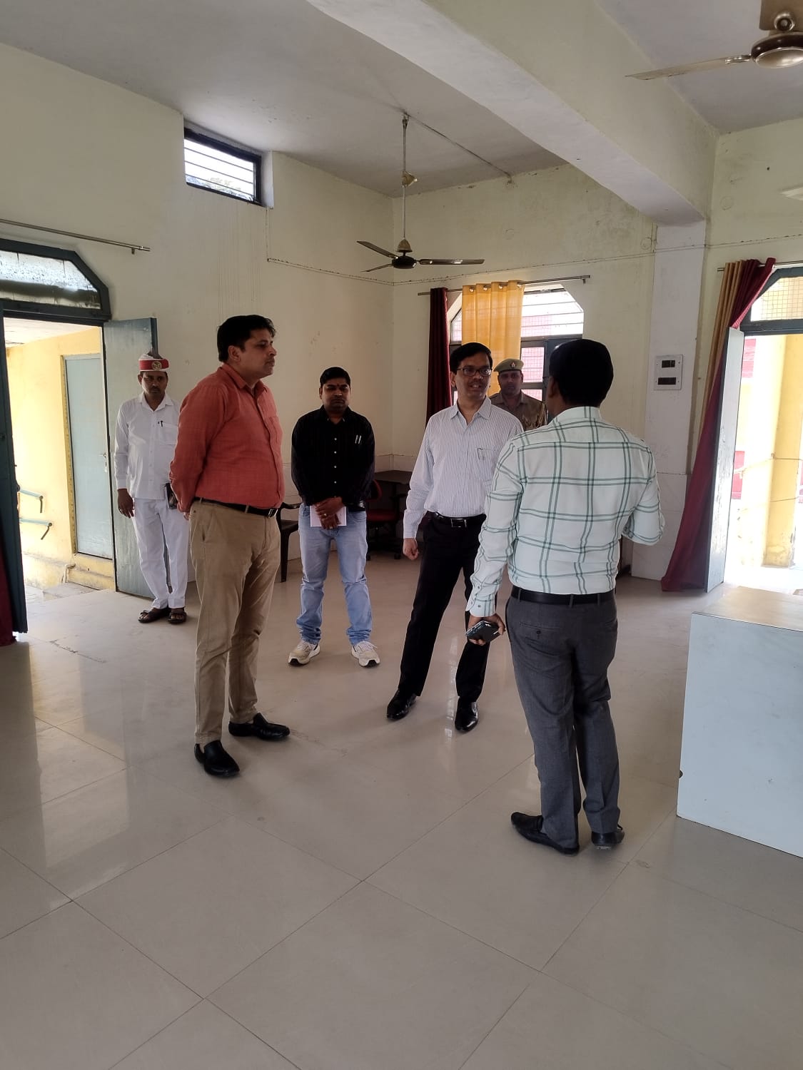 पीलीभीत : जिला निर्वाचन अधिकारी द्वारा मतगणना से सम्बन्धित तैयारियों का लिया गया जायजा।