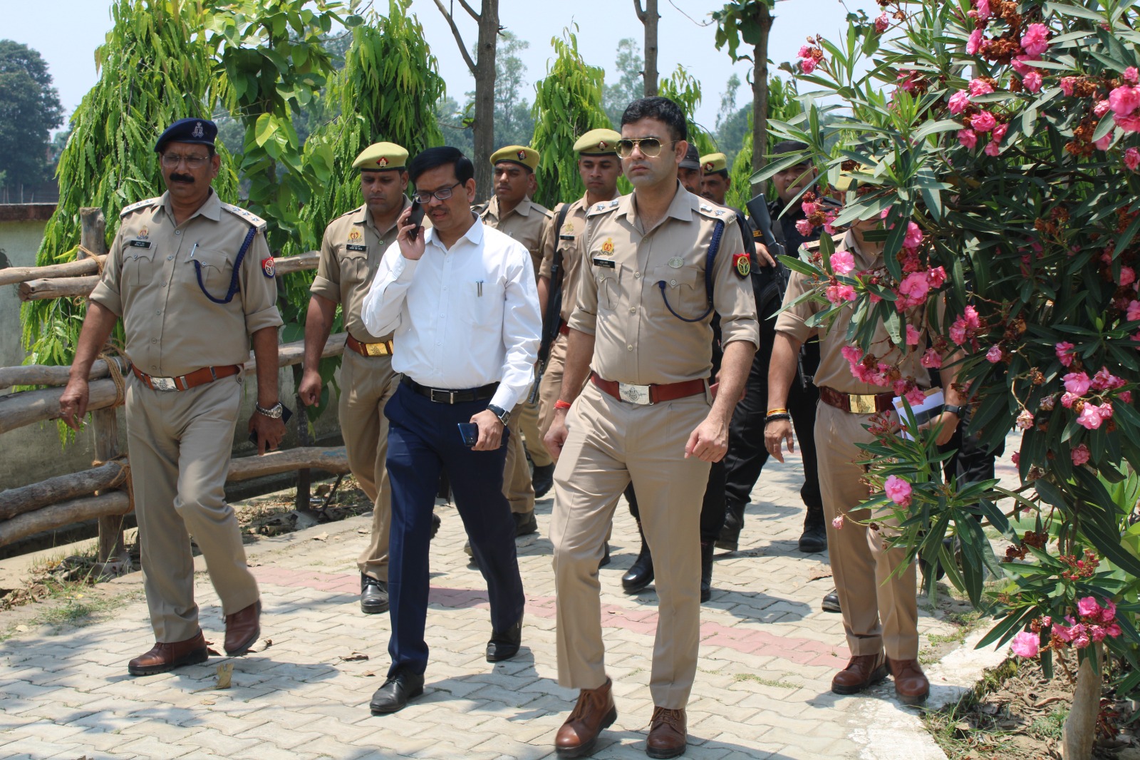 पीलीभीत : जिलाधिकारी एवं पुलिस अधीक्षक ने कस्बा पूरनपुर में मतगणना स्थल की सुरक्षा व्यवस्था का लिया जायजा