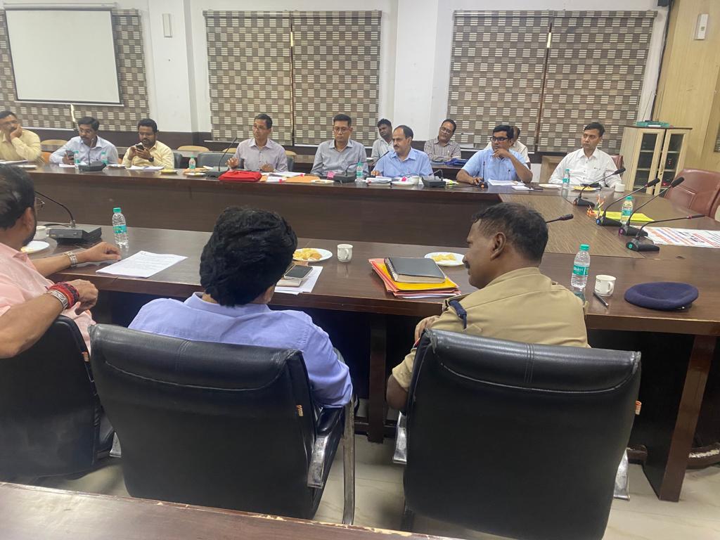 प्रयागराज- अपर जिलाधिकारी नगर की अध्यक्षता में जिला सड़क सुरक्षा समिति की बैठक संपन्न
